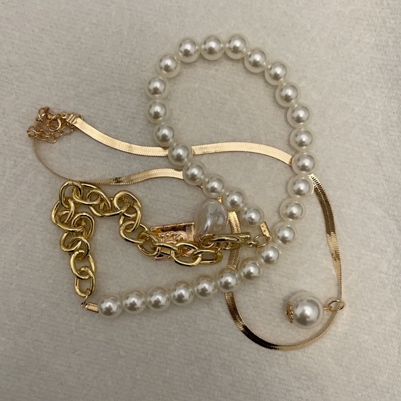 Necklaces. Color gold and white - Picture 2 of 4